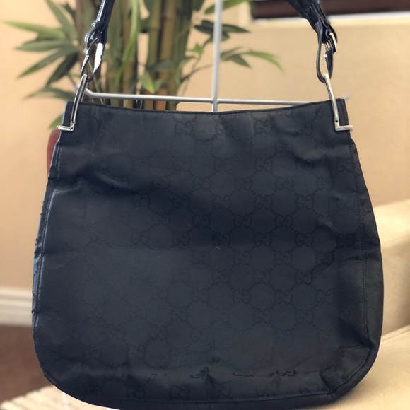 Gucci Handbags - GUCCI Bag GG Canvas Black ~ It’s 💯% GORGEOUS💃🏻